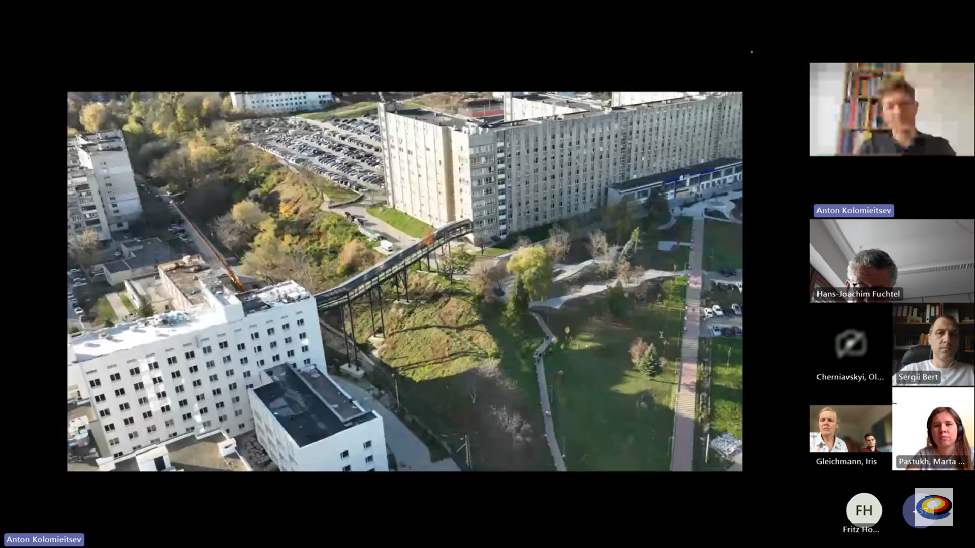 Eine Brücke verbindet nun das landesweit größte Krankenhaus mit einem modernen Rehabilitationszentrum. 